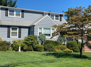 11 Gertrude Ave, Rochelle Park, NJ 07662