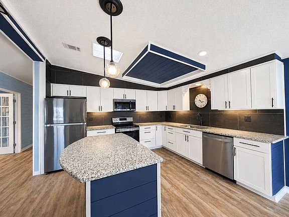 5th image of 2119 Bayou Dr S