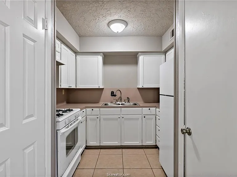 3906 Aspen St #E — Photo 8