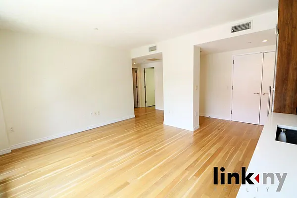 Rented by Link NY Realty | media 10