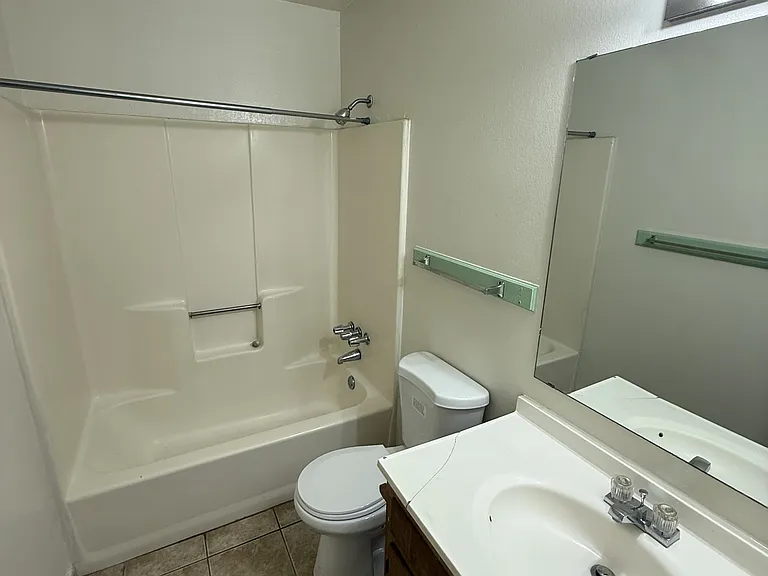 208 Veterans Ave — Photo 12
