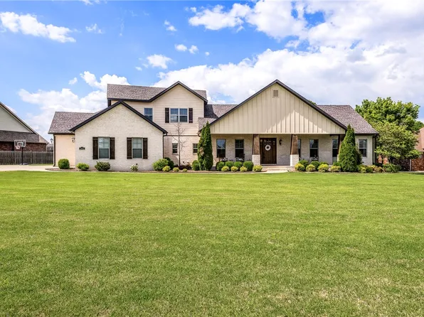 2492 Riverfront Ln, Fayetteville, AR 72703