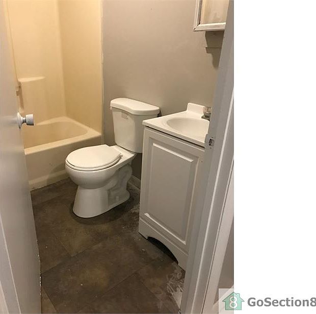 2nd image of 206 Northampton Ave