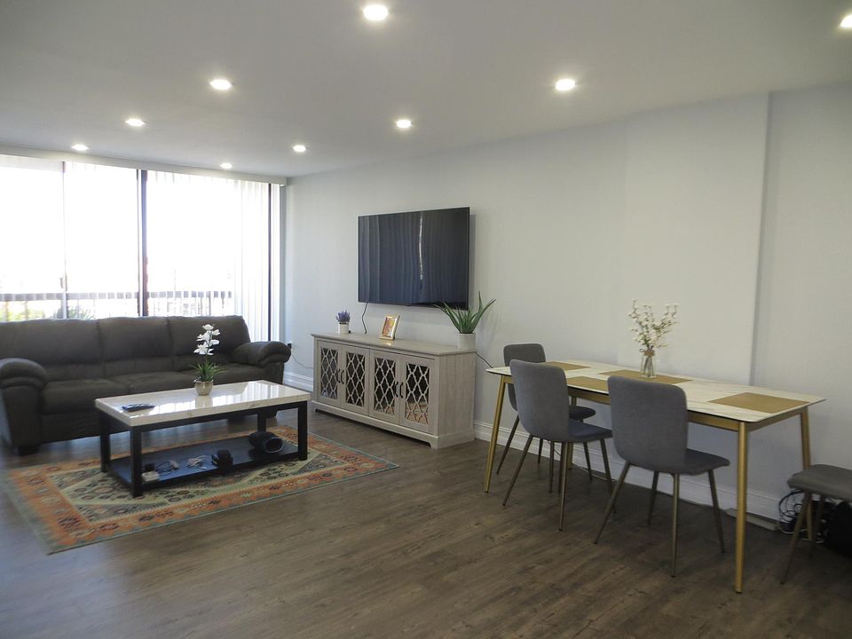 LIVING AREA THAT HAS AN OPEN FLOOR PLAN