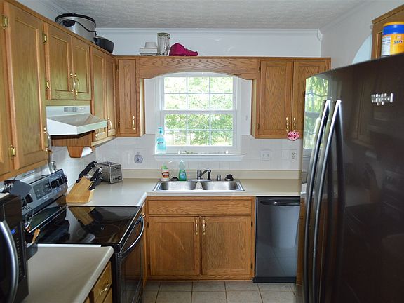 3rd image of 403 Bertha Way