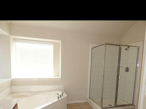 4th image of 1215 Hampton Bay Dr