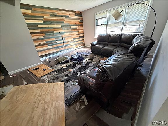 4th image of 5 Charles Dr