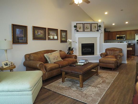 3rd image of 1339 Russell Springs Dr