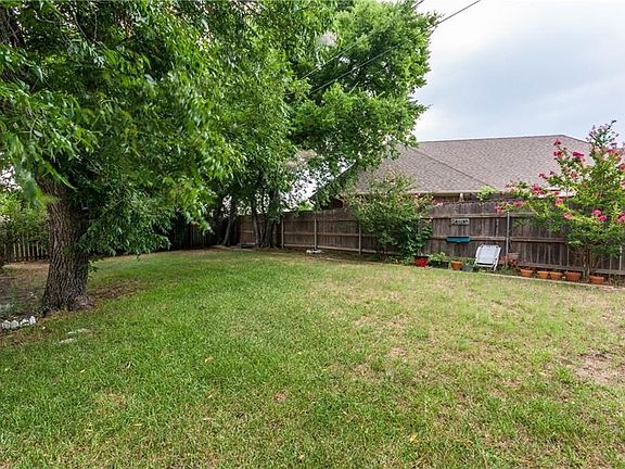 4th image of 1405 Lakewood Dr