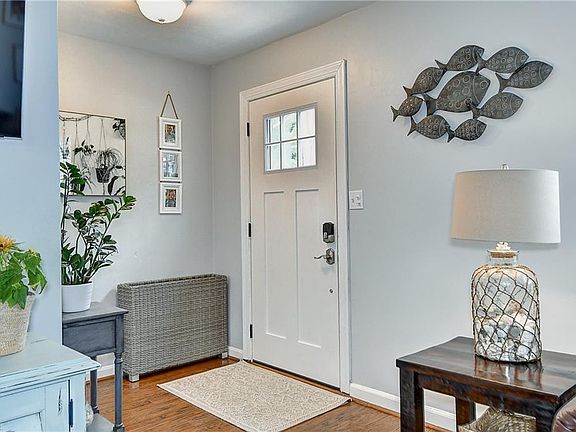 3rd image of 901 Lela Ln