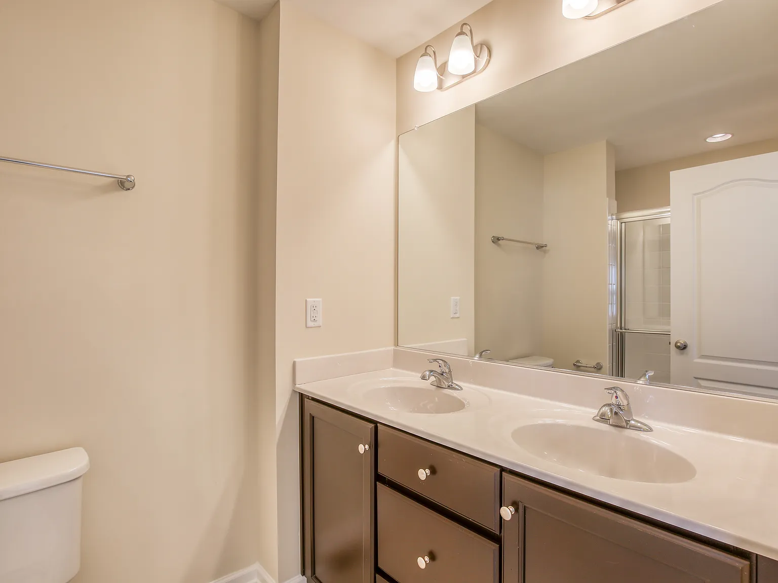 3 bed, 3.5 bath, 2178 sqft, $2,248 — Photo 4