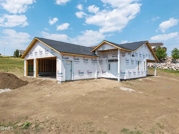3004 Kingsley Rd NW, Mandan, ND 58554