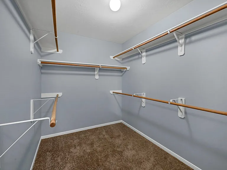 15710 Bannowsky Ln — Photo 18