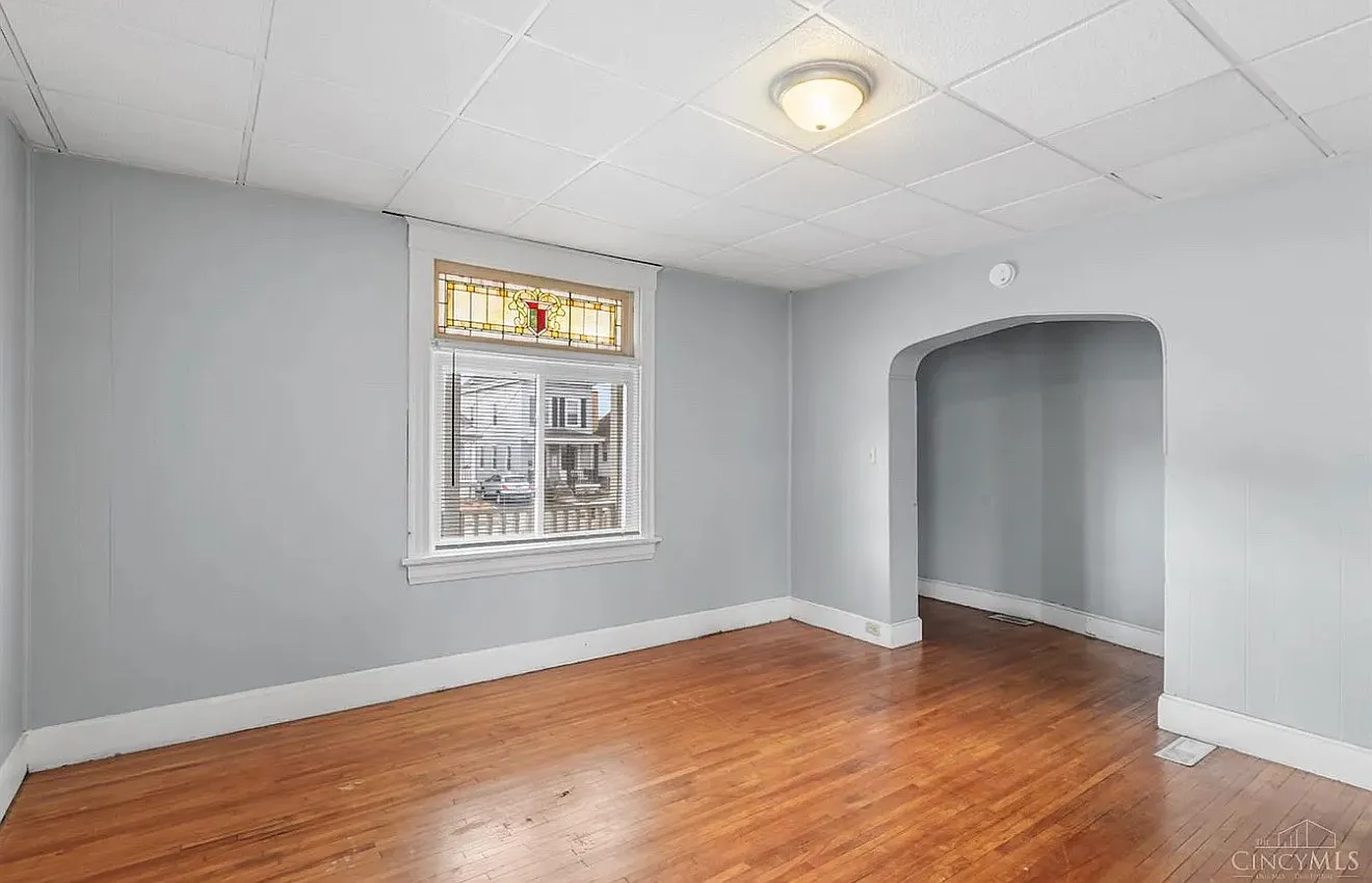 2432 Robertson Ave — Photo 4