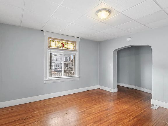 4th image of 2432 Robertson Ave Unit 1