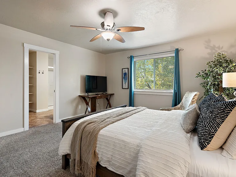 663 W Archerfield St — Photo 28