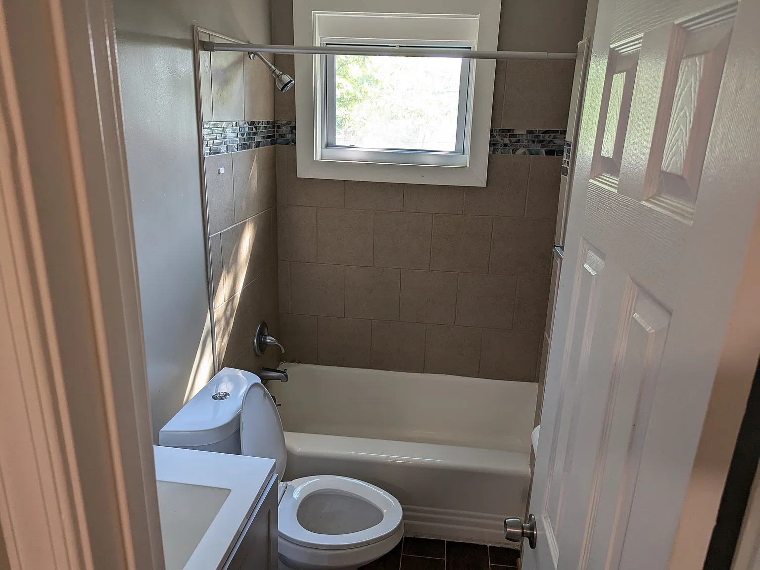 2 bed, 750 sqft, $1,250 — Photo 2