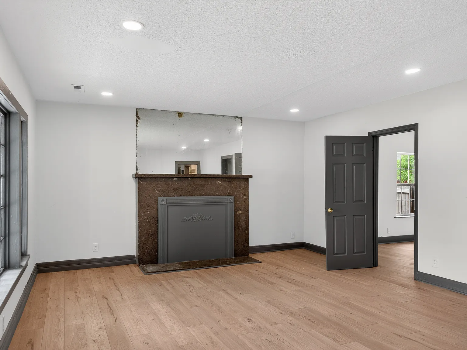 3 bed, 1100 sqft, $1,400 — Photo 4
