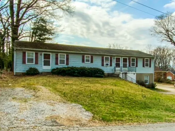 16 Church Ln, Chatham, VA 24531