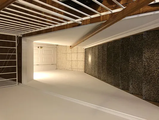 Rented by 18 REALTY | media 11