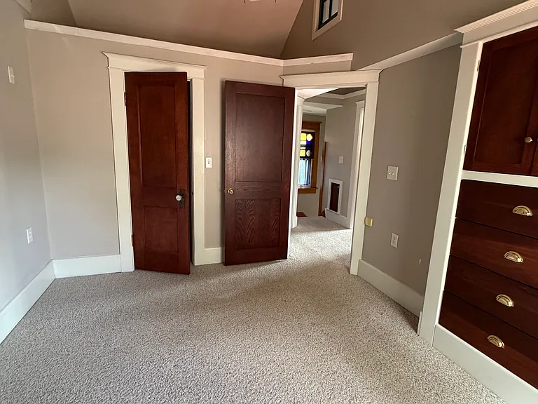 139 Leslie St — Photo 23