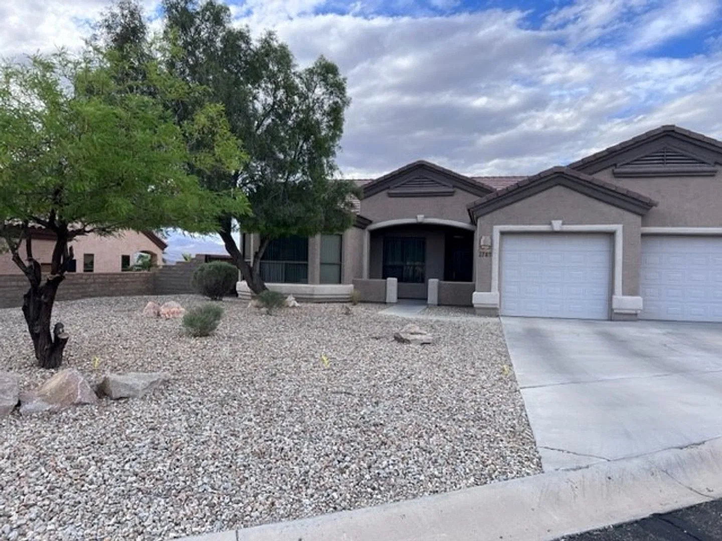 3 Br 2Ba Home Bullhead Parkway 2000 Sq Feet -3 Car-Boat Deep Garage, Gated entry — Photo 2
