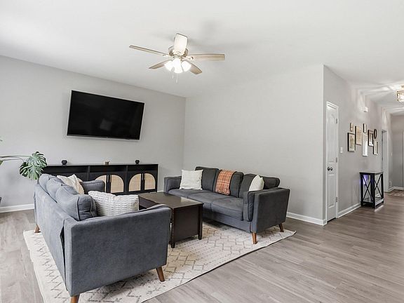 5th image of 553 Rippon Village Dr