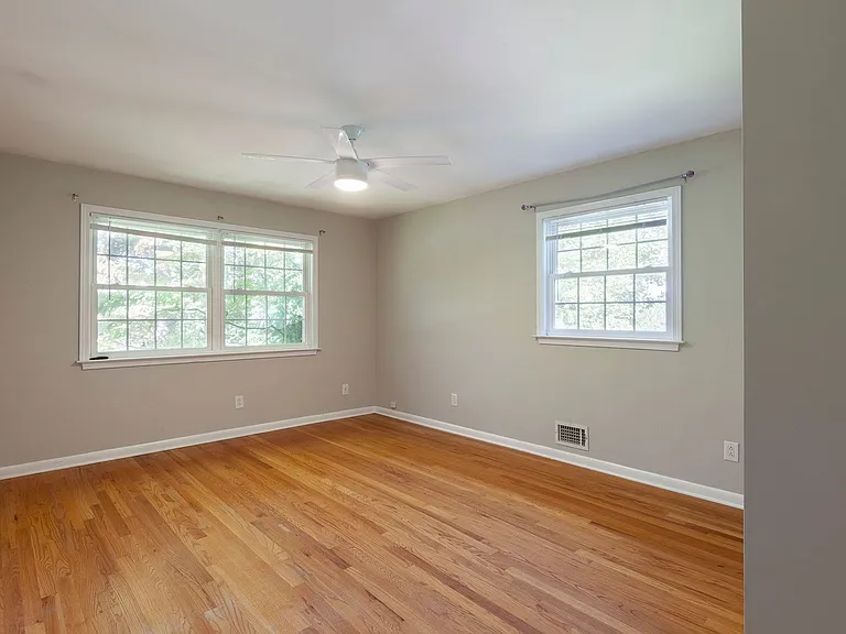 3741 Fox Glen Ct NE — Photo 16
