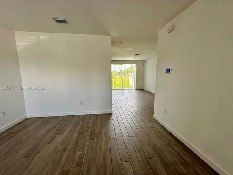 1092 SE 23rd Ave #5 — Photo 8