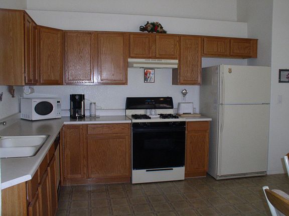 4th image of 899 Hollandsworth Ave