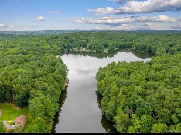 60 Oak Hill Ln #B, Woodstock, CT 06281