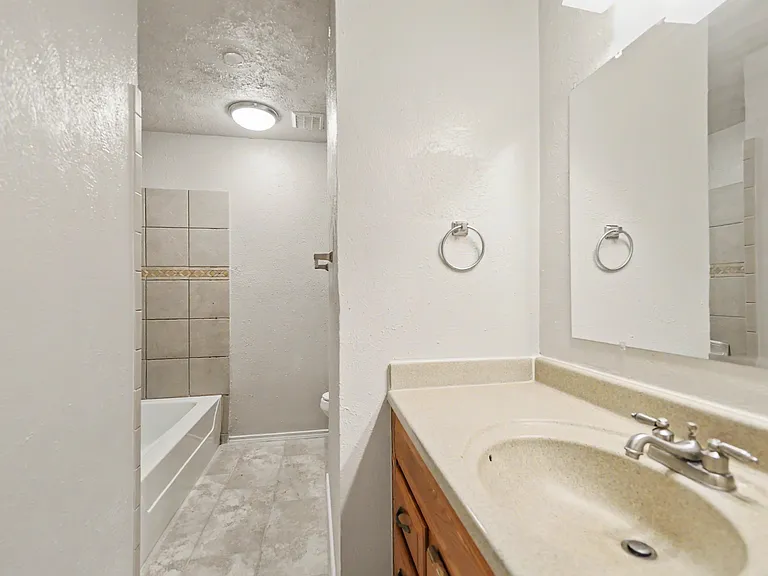 1902 Patricia St — Photo 13