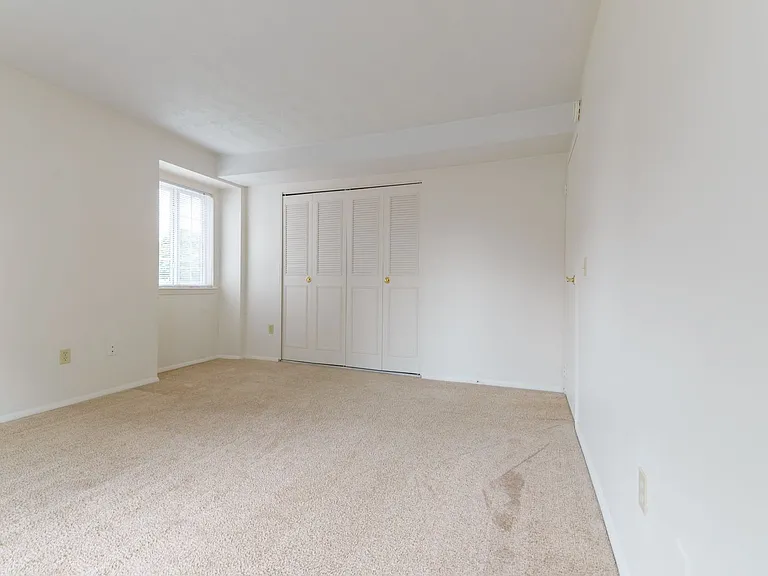 Windsor Gardens Apartments — Photo 89