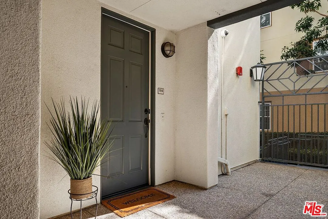 2 bed, 2.0 bath, 994 sqft, $4,500 — Photo 4