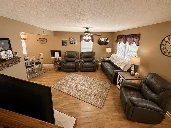 3rd image of 100 Riverside Dr