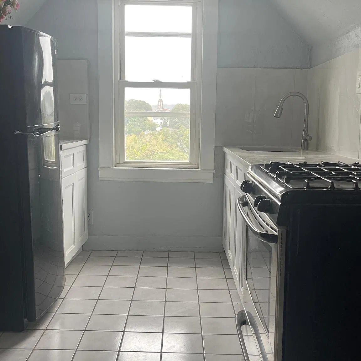 77 Perry Ave — Photo 1