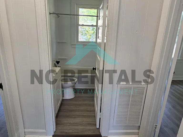 716 S Pine St — Photo 15