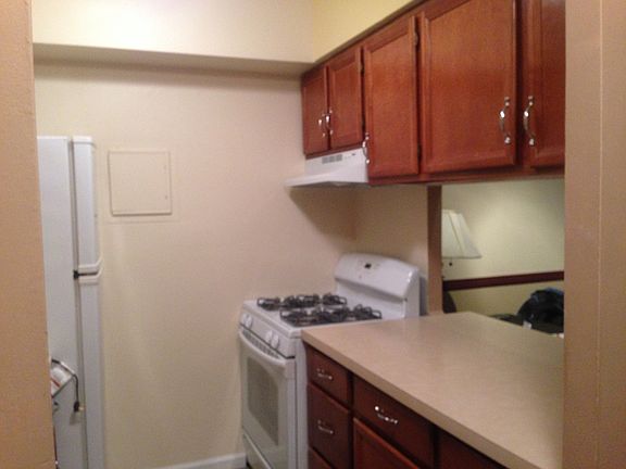 3rd image of 2 Elmwood Park Dr APT 122