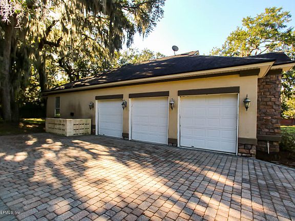 2nd image of 1936 Camellia Oaks Ln