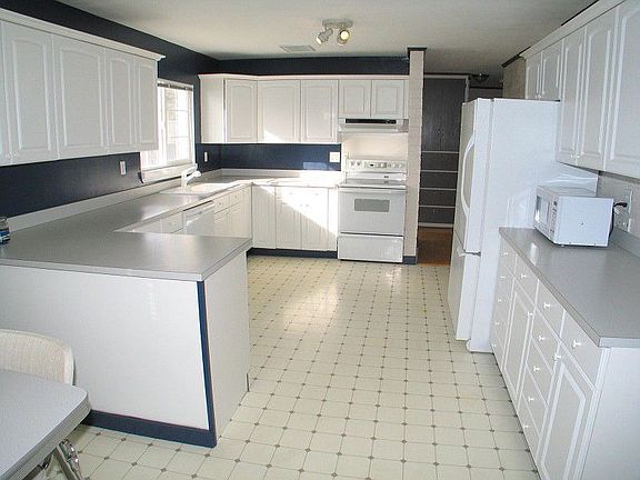 3rd image of 1810 Dorian Dr