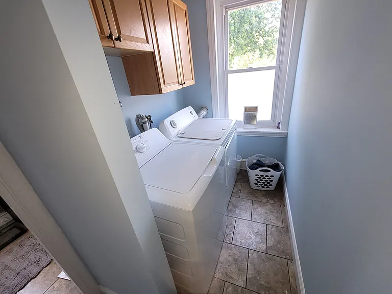 422 Gold St — Photo 9