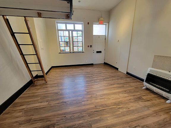 3rd image of 1863 Frankford Ave Floor 1