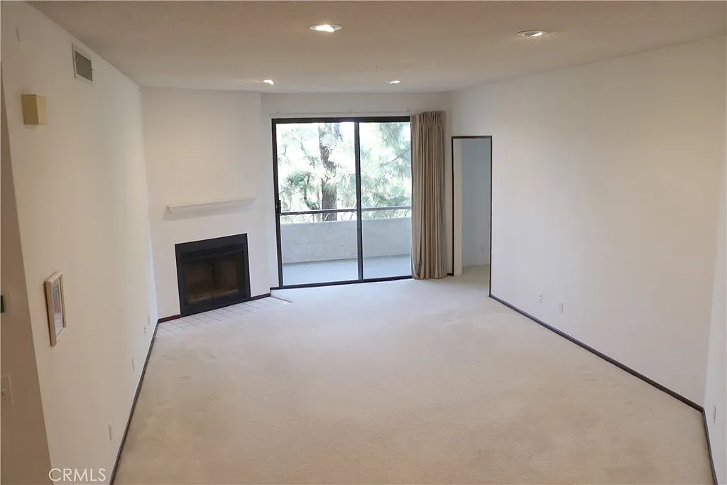 2 bed, 1365 sqft, $3,725 — Photo 2