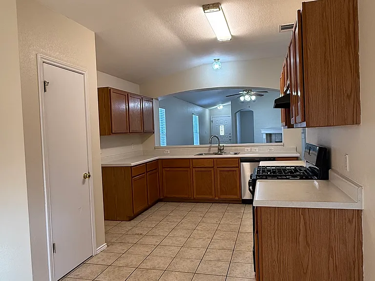 311 McCarthur Dr — Photo 10