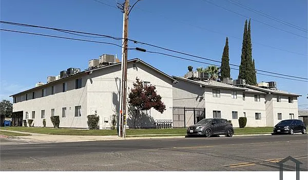 2 bed, $1,400 — Photo 1