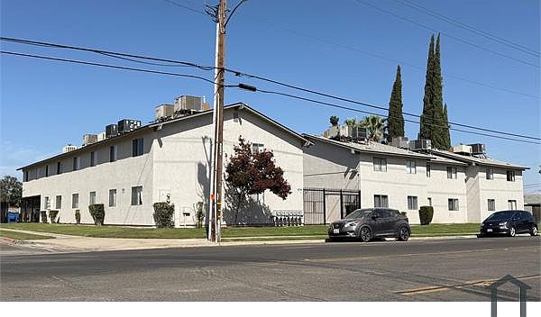 1st image of 4325 N Chestnut Ave #207