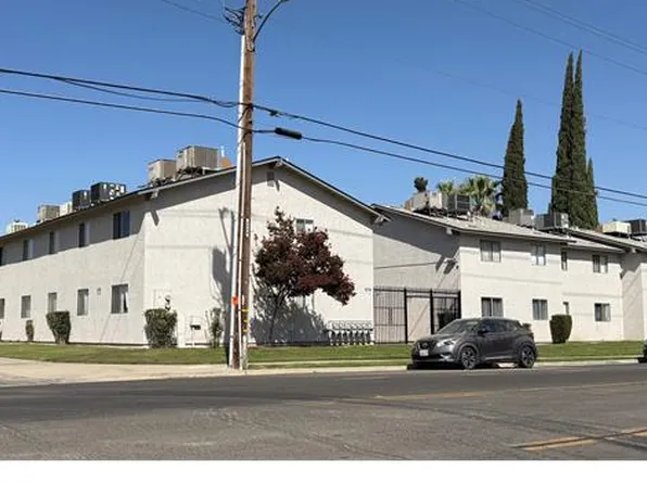 4325 N Chestnut Ave #207, Fresno, CA 93726