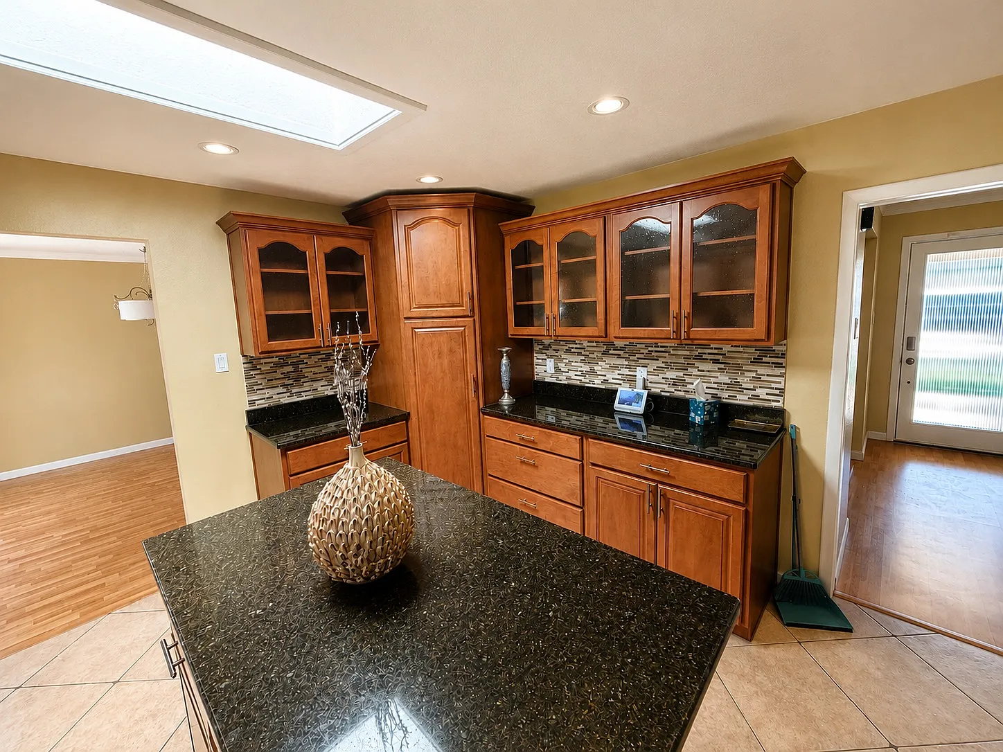 4 bed, 2735 sqft, $3,000 — Photo 3