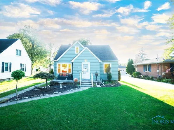 105 Birch Dr, Rossford, OH 43460