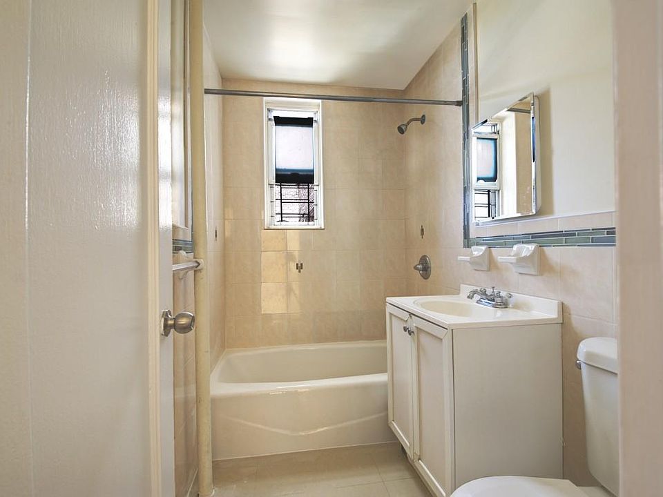 1st image of 14444 Sanford Ave APT 4D
